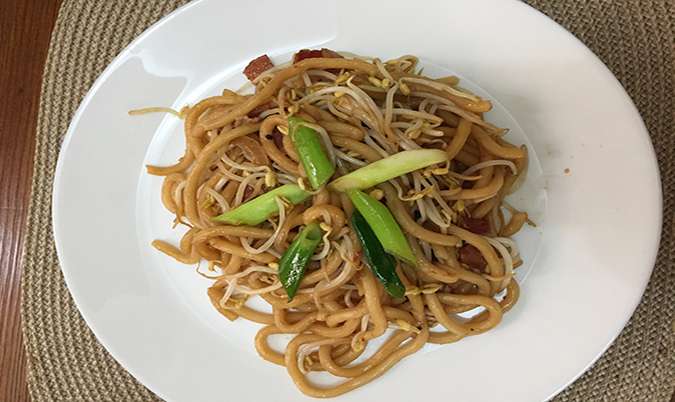 Fried Soft Noodles with Bean Sprouts