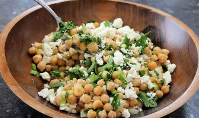 Chickpeas and Cottage Cheese Salad