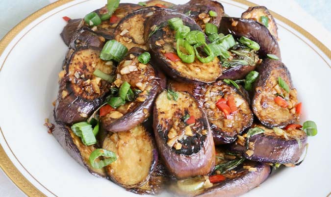 Pad Ma Keua (Eggplant and Basil)