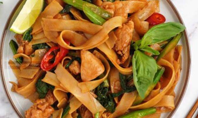 Pad Kae Mouw (Chilli Noodles)