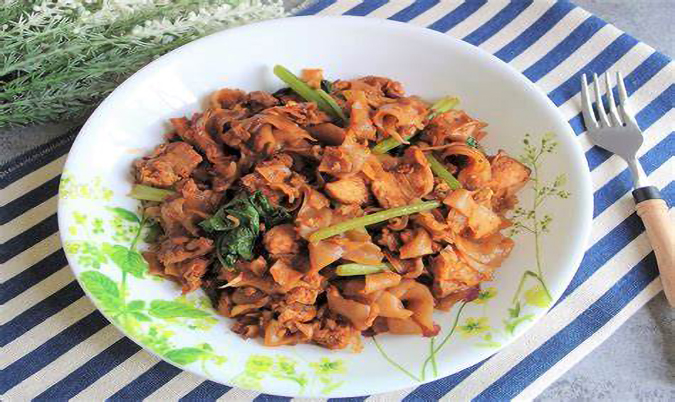 Kway Teow with Chicken