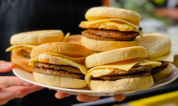 Bacon OR Sausage Egg Muffin + 2x Hashbrown