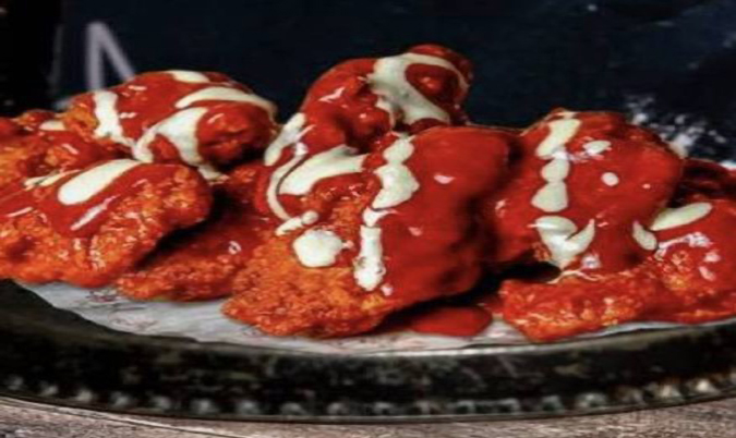Pack 10 Buffalo chicken wings with blue cheese