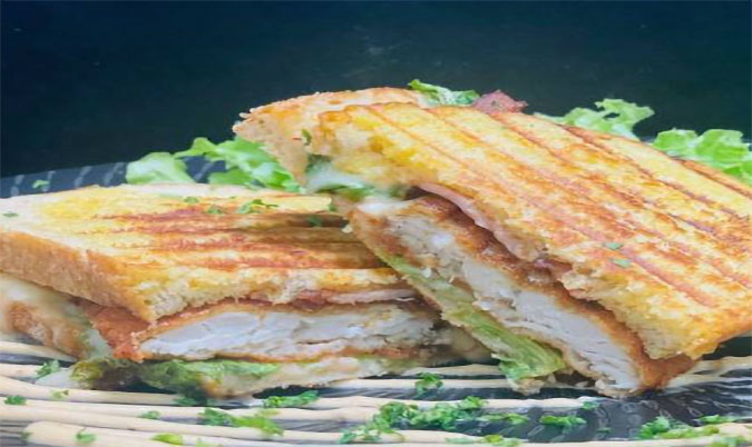 Schnitzel Club Sandwich