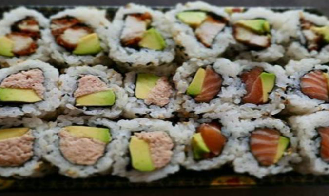 Classic Sushi Roll Box