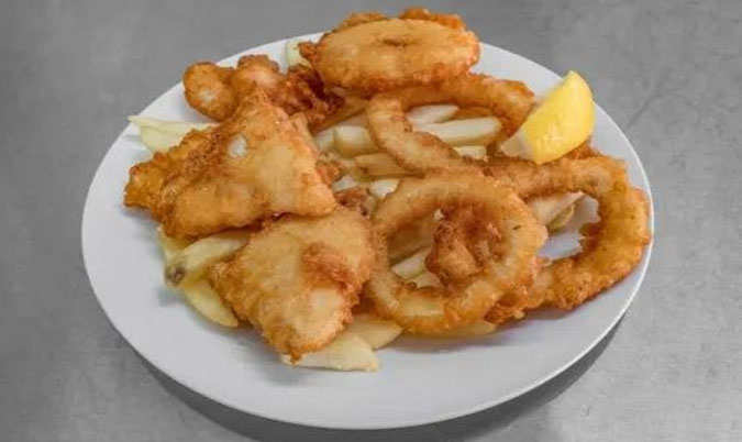 SEAFOOD BASKET AND CHIPS WITH DRINK