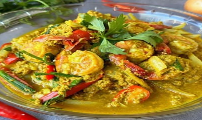 Yellow Curry Egg Squid & Prawns Stir fry
