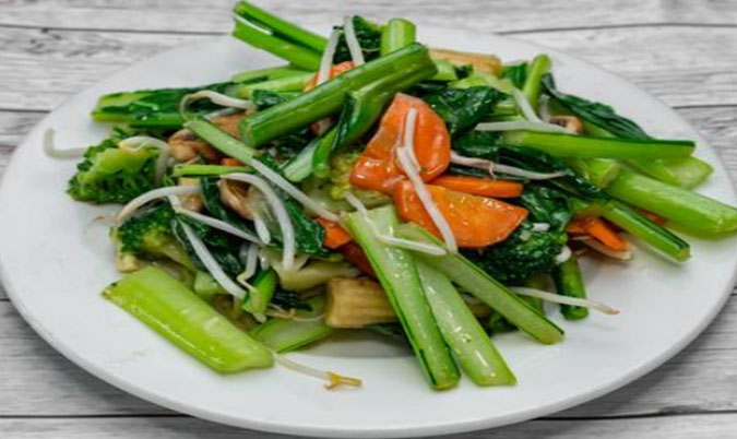 Stir-Fried Mixed Veggie Chow Mein