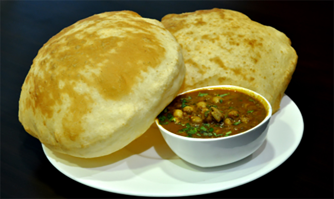 Chhole Bhature (2 pcs)