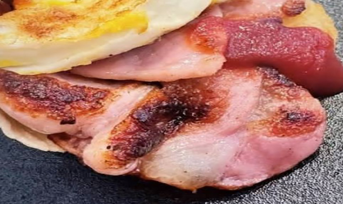 Bacon and eggs with hash brown