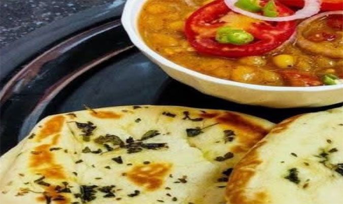 Kulcha (2pcs) With Channa Masala