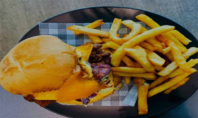 Angus Beef Burger , Chips & Drink 250ml