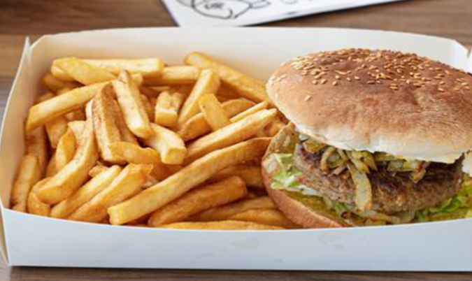 Hamburger, Chips and Drink