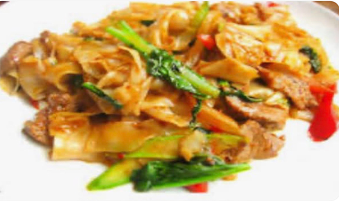 Pad Kee Mao (Spicy Rice Noodle)