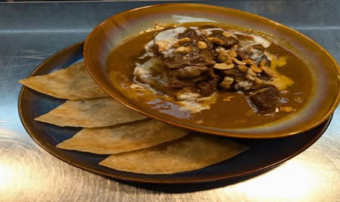 MASSAMAN BEEF (SERVED WITH ROTI)