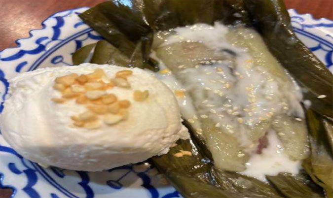 Warm banana sticky rice come with coconut ice cream