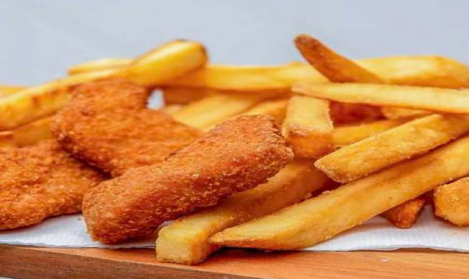 Large Chunky Chips + 3 Chicken Nuggets