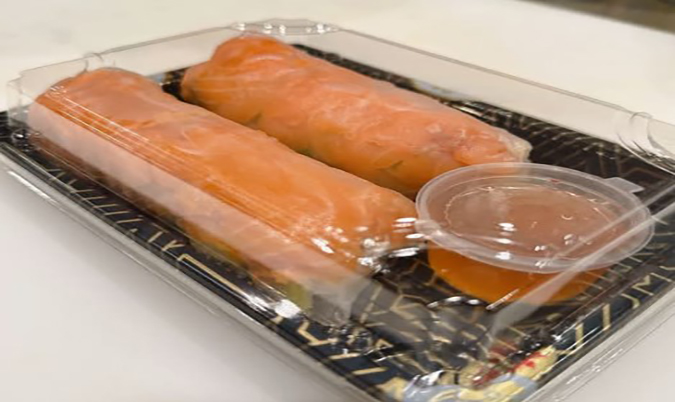 Smoked salmon Rice paper roll