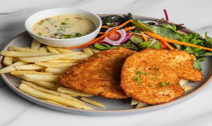 Schnitzel Chips Salad