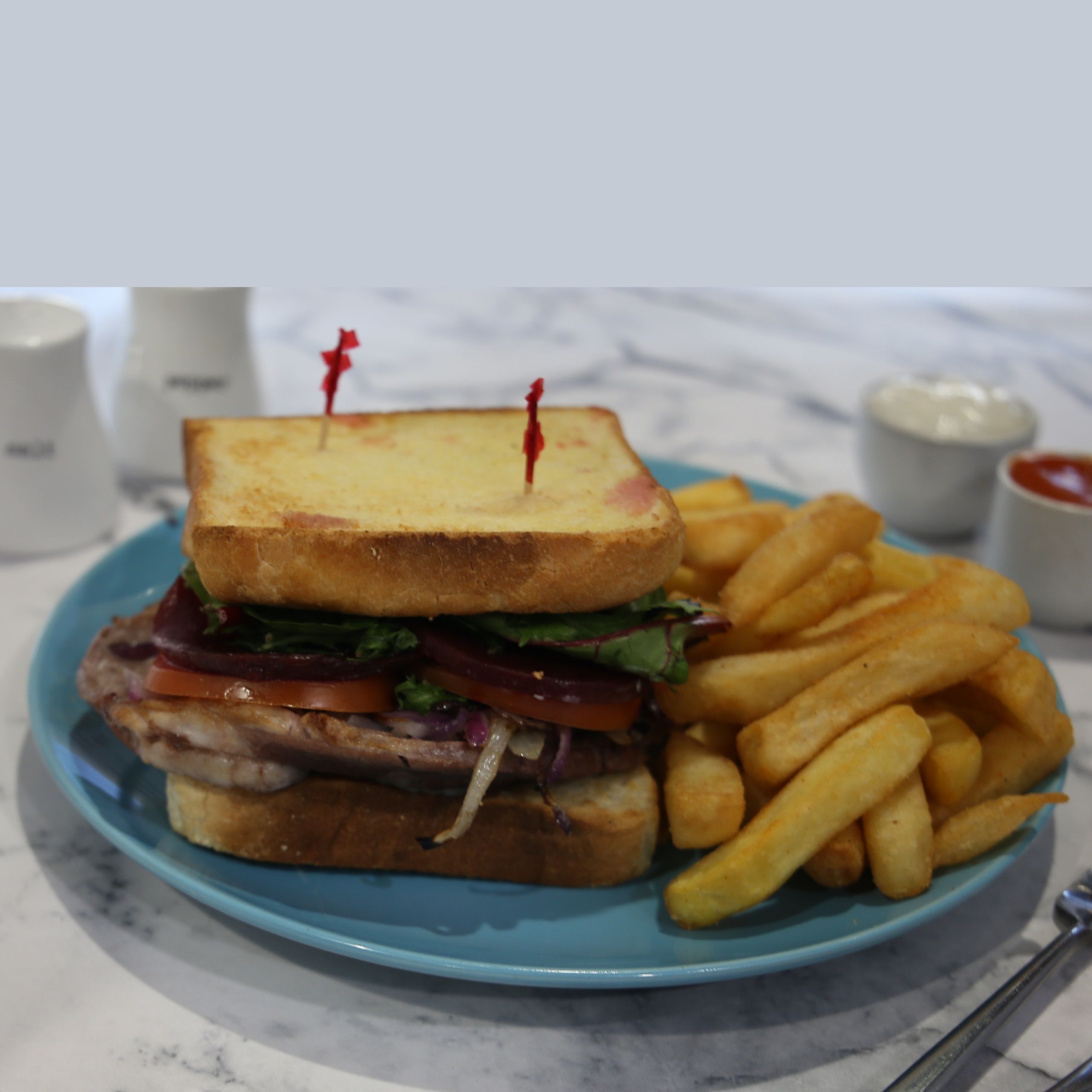 Steak Sandwich With Caramelized Onions And 300g Chips