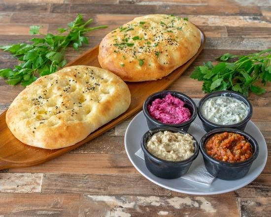 Mixed Bread and Dips