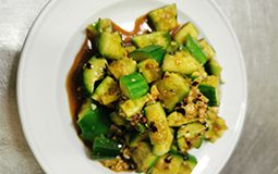 Shredded Cucumber with Garlic and Chili Sauce